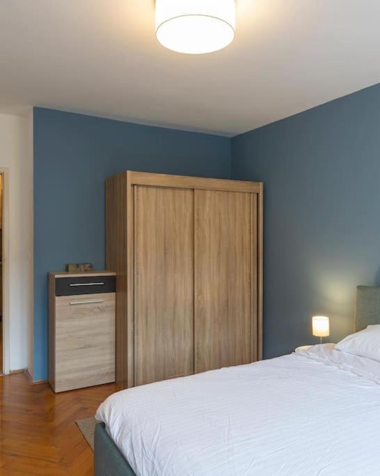 Center Apartment *